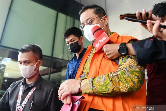 Tham nhũng trợ cấp Covid-19, cựu Bộ trưởng Xã hội Indonesia bị kết án 12 năm tù - Ảnh 1.