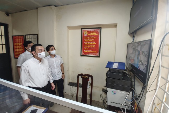 Chủ tịch Hà Nội chỉ đạo những việc cần làm ngay để hạ nhiệt điểm nóng Covid-19 nguy cơ nhất Thủ đô - Ảnh 4.