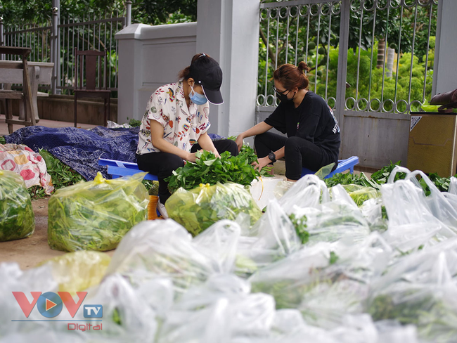 Đồng bào công giáo chung tay hỗ trợ người dân bị ảnh hưởng dịch Covid-19 - Ảnh 6.