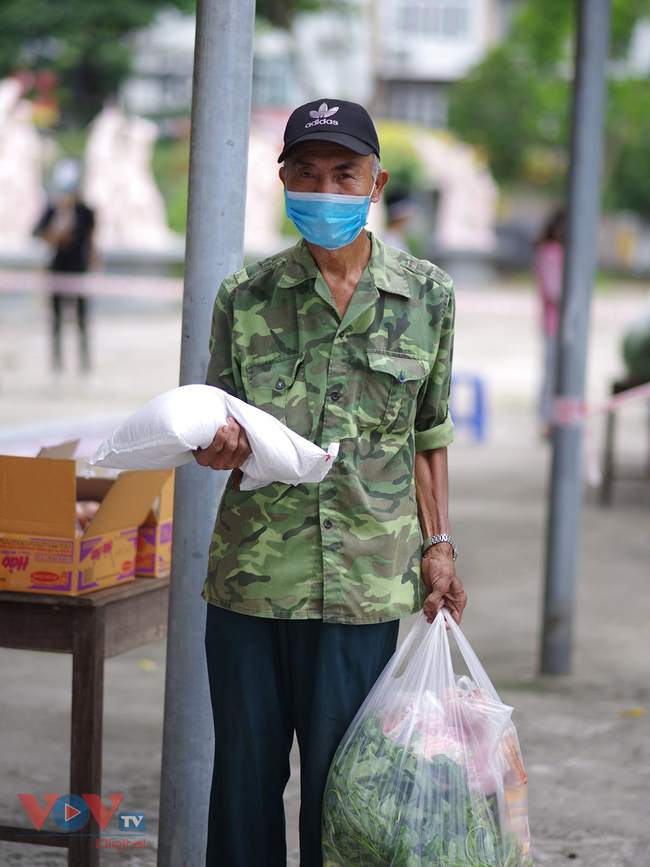 Đồng bào công giáo chung tay hỗ trợ người dân bị ảnh hưởng dịch Covid-19 - Ảnh 15.