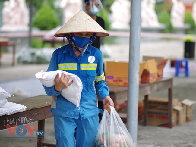 Đồng bào công giáo chung tay hỗ trợ người dân bị ảnh hưởng dịch Covid-19 - Ảnh 18.