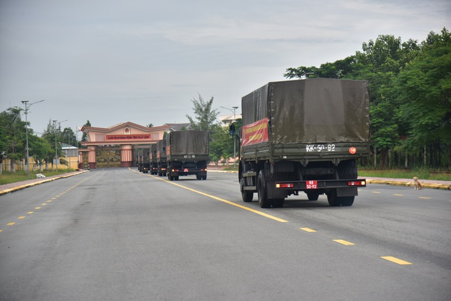 Quân khu 9 vận chuyển 50 tấn nông sản, thực phẩm tặng TP.HCM - Ảnh 3.