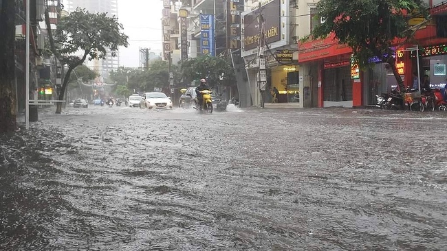 Thời tiết hôm nay: Trung Bộ, Tây Nguyên và Nam Bộ có mưa, một số nơi mưa to đến rất to - Ảnh 1.