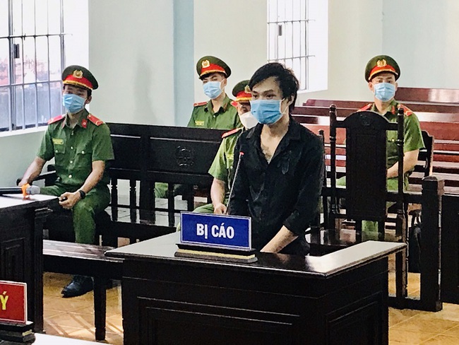 Bình Thuận: Bị phạt 12 tháng tù vì 'thông chốt' kiểm soát dịch, chống người thi hành công vụ - Ảnh 2.