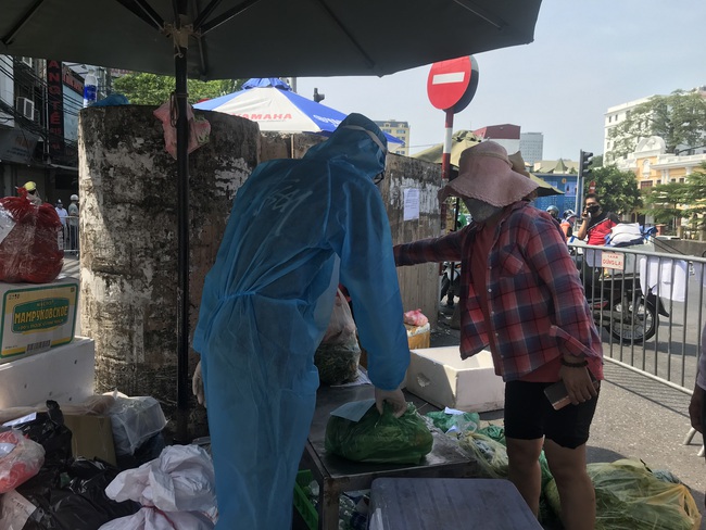 Hà Nội: Không để những người dân trong vùng phong tỏa thiếu lương thực - Ảnh 3.