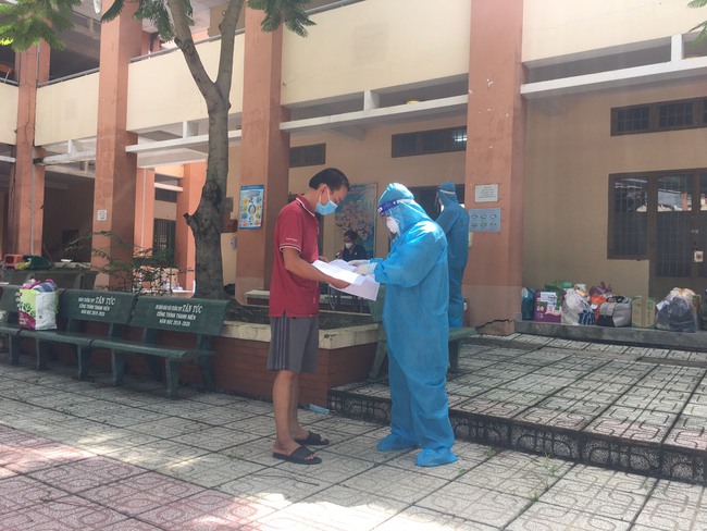 TP. Hồ Chí Minh mở đường dây nóng 'Mạng lưới thầy thuốc đồng hành' hỗ trợ bệnh nhân Covid-19 - Ảnh 1.