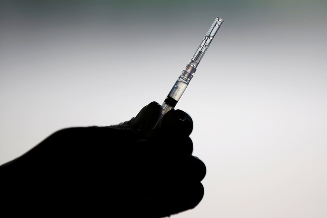 Trung Quốc: Sắp có vaccine khẩn cấp đối phó với biến chủng của SARS-CoV-2 - Ảnh 1.