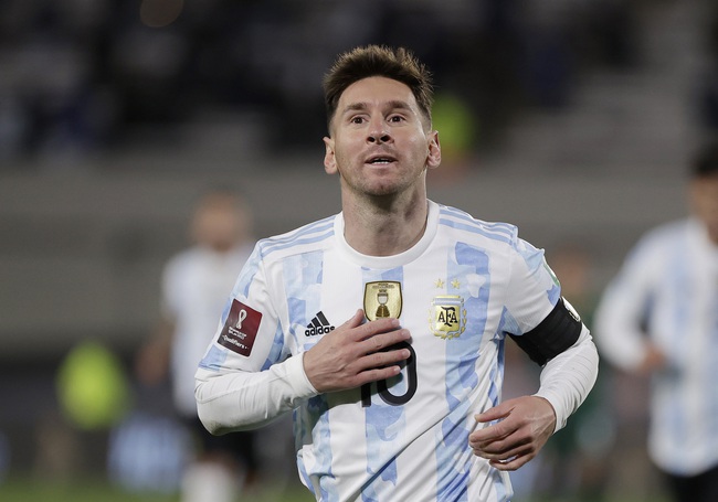 Messi phá kỷ lục ghi bàn của ‘Vua bóng đá’ Pele - Ảnh 1.