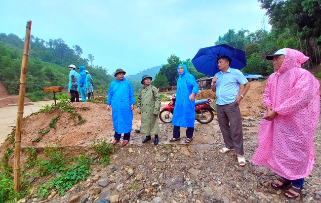 Quảng Nam: Mưa lớn gây cô lập nhiều xã vùng cao huyện Phước Sơn - Ảnh 2.