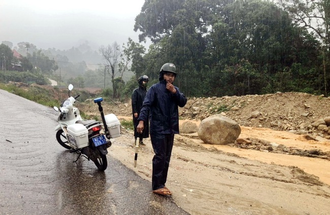 Quảng Nam: Mưa lớn gây cô lập nhiều xã vùng cao huyện Phước Sơn - Ảnh 7.