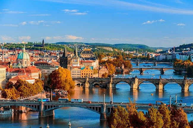 Praha của Séc được chọn là thành phố đẹp nhất thế giới năm 2021 - Ảnh 1.