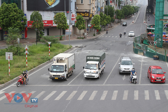 Hà Nội: Chốt kiểm soát thông thoáng, đường phố vắng vẻ trong ngày đầu nghỉ Lễ Quốc khánh - Ảnh 19.