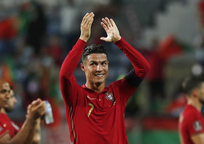 Ronaldo trở thành cầu thủ ghi bàn hàng đầu mọi thời đại - Ảnh 1.