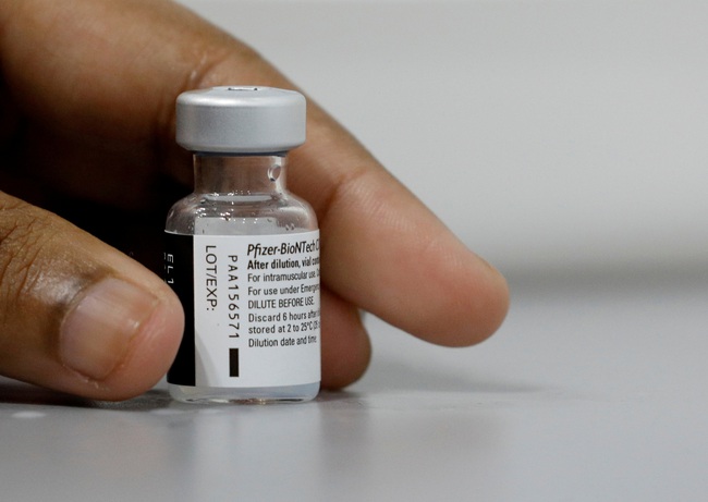 Australia hối thúc Pfizer nộp hồ sơ để được phê duyệt tiêm vaccine cho trẻ em - Ảnh 1.