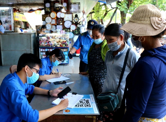 Hơn 150.000 người ở Thừa Thiên Huế sử dụng thẻ kiểm soát dịch bệnh - Ảnh 1.