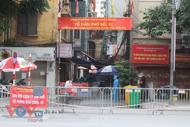 Hà Nội: Đón công dân phường Thanh Xuân Trung từ khu cách ly trở về - Ảnh 17.
