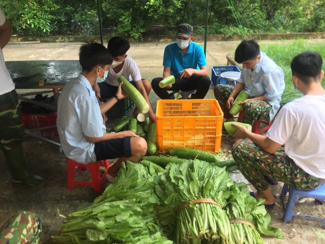 Tiền Giang: Bếp ăn của bệnh nhân Covid-19, nồng ấm tình thương - Ảnh 1.