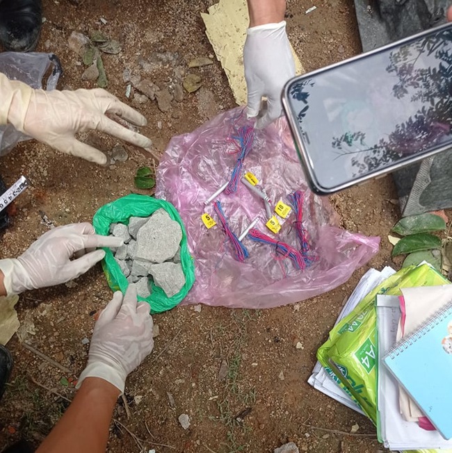 Quảng Nam: Phát hiện nhiều vật liệu nổ tại hiện trường vụ nổ khiến 2 người tử vong tại huyện Tiên Phước - Ảnh 2.