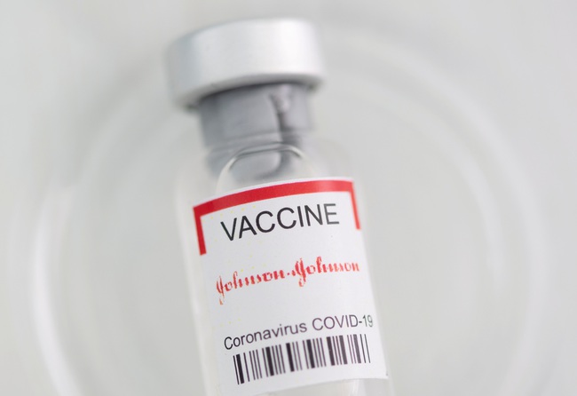 Slovenia tạm dừng tiêm vaccine Johnson & Johnson sau khi có thêm một ca tử vong nghi do tác dụng phụ - Ảnh 1.
