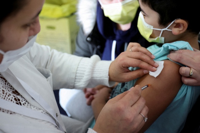 Thượng viện Pháp thông qua dự luật 'Thẻ vaccine' - Ảnh 1.