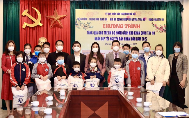 T&T Group trao quà cho trẻ em khó khăn tại Hà Nội - Ảnh 1.