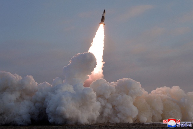 Triều Tiên: Tên lửa vừa thử nghiệm bắn trúng chính xác mục tiêu - Ảnh 1.