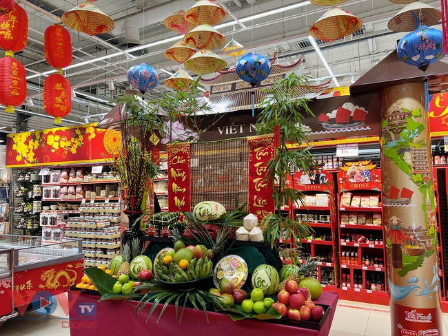 Tưng bừng quầy hàng Tết Việt tại siêu thị Carrefour  - Ảnh 4.