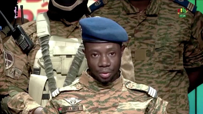 Đảo chính tại Burkina Faso: Quân đội bắt giữ Tổng thống, áp đặt lệnh giới nghiêm - Ảnh 1.