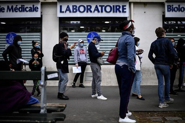 Pháp: Hơn nửa triệu ca nhiễm Covid-19 trong ngày, dịch vẫn chưa đạt đỉnh - Ảnh 1.