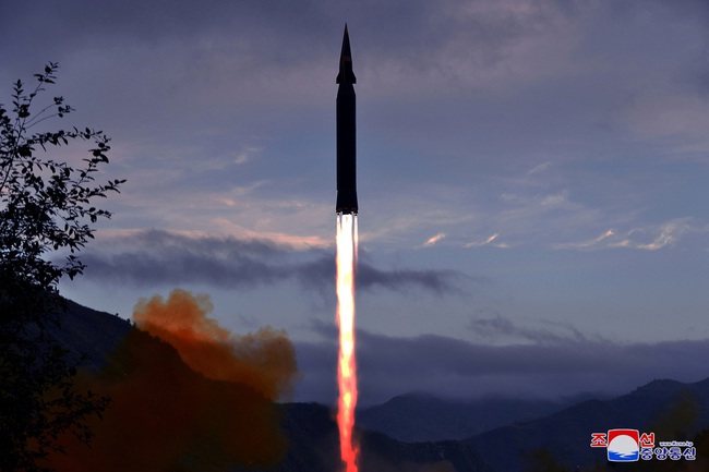 Hàn Quốc: Triều Tiên dường như đã phóng 2 tên lửa đạn đạo tầm ngắn - Ảnh 1.