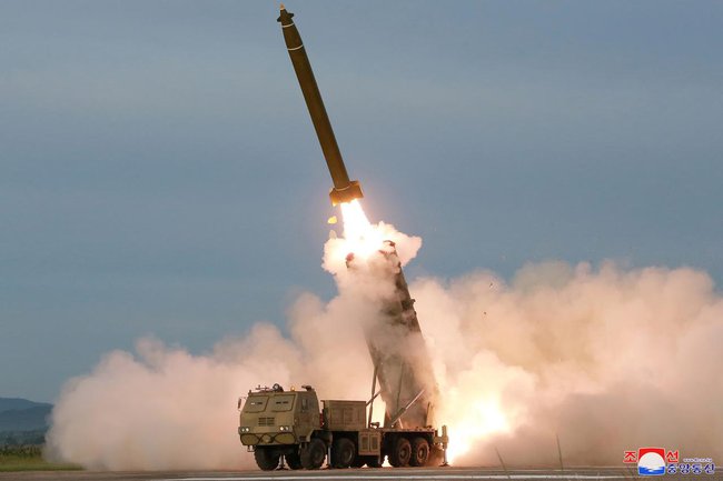 Triều Tiên xác nhận bắn thử tên lửa hành trình tầm xa và tên lửa đất đối đất - Ảnh 1.