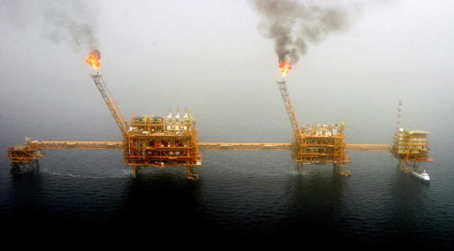 'Kỷ nguyên vàng đen' khép lại, thị trường dầu mỏ năm 2022 sẽ đi về đâu? - Ảnh 1.