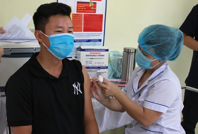 Đà Nẵng hoàn thành tiêm vaccine mũi 3 trước 29 Tết Nguyên đán - Ảnh 2.