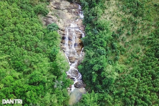 Khám phá thác Rơ Tu nằm ẩn sâu trong rừng xanh Gia Lai - Ảnh 1.