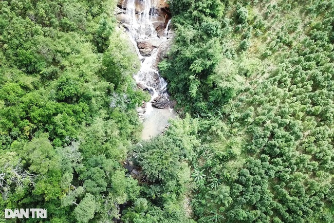 Khám phá thác Rơ Tu nằm ẩn sâu trong rừng xanh Gia Lai - Ảnh 2.
