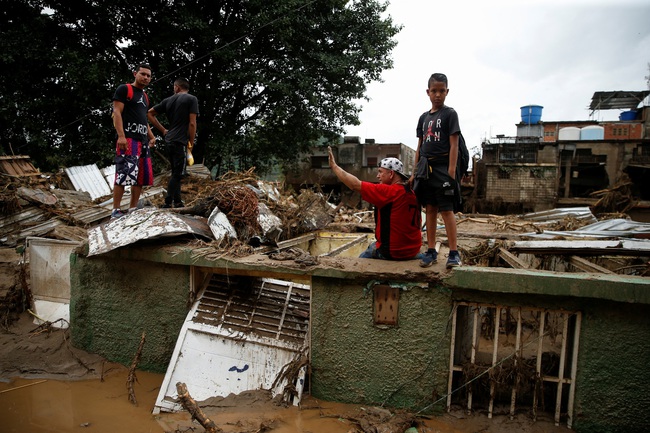 Venezuela: Lở đất nghiêm trọng khiến ít nhất 22 người chết và nhiều người mất tích - Ảnh 4.