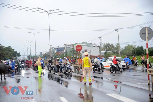 Quảng Nam: Quốc lộ 1A ngập sâu, giao thông chia cắt - Ảnh 4.