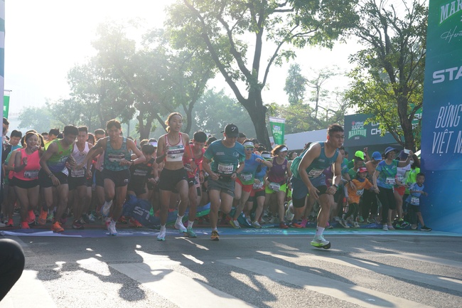 Trịnh Quốc Lượng và Nguyễn Thị Oanh vô địch VPBank Hanoi Marathon 2022 - Ảnh 6.