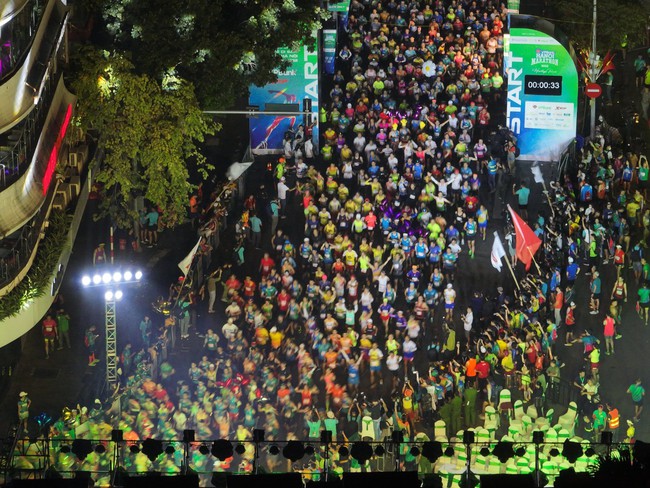 Trịnh Quốc Lượng và Nguyễn Thị Oanh vô địch VPBank Hanoi Marathon 2022 - Ảnh 5.