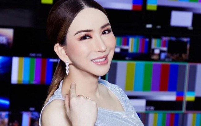 ‘Bà trùm’ truyền thông Thái Lan mua lại cuộc thi Hoa hậu Hoàn vũ  - Ảnh 1.