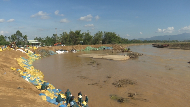 Quảng Nam: Sạt lở ven sông, ven biển tiếp tục đe dọa cuộc sống người dân - Ảnh 2.