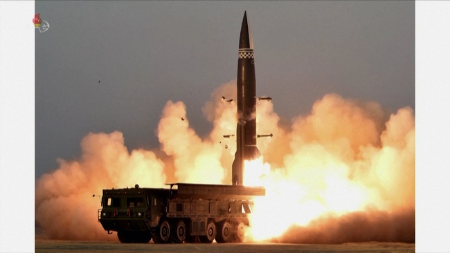 Triều Tiên tiếp tục phóng tên lửa - Ảnh 1.