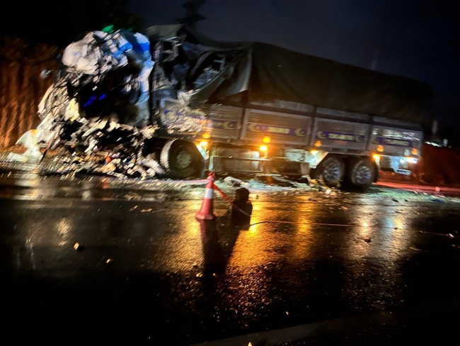 Thừa Thiên Huế: Tai nạn giao thông, 2 người chết, 13 người bị thương - Ảnh 2.