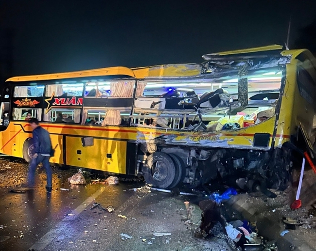 Thừa Thiên Huế: Tai nạn giao thông, 2 người chết, 13 người bị thương - Ảnh 4.