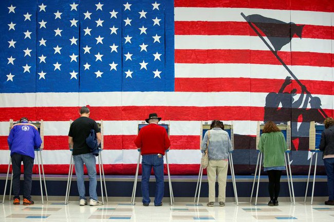 Bầu cử giữ kỳ ở Mỹ: Không có làn sóng đỏ cho đảng Cộng hòa - Ảnh 1.