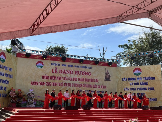 Huyện Ba Vì tổ chức lễ tưởng niệm Đức Thánh Tản Viên Sơn và kỷ niệm 55 năm thành lập huyện - Ảnh 1.