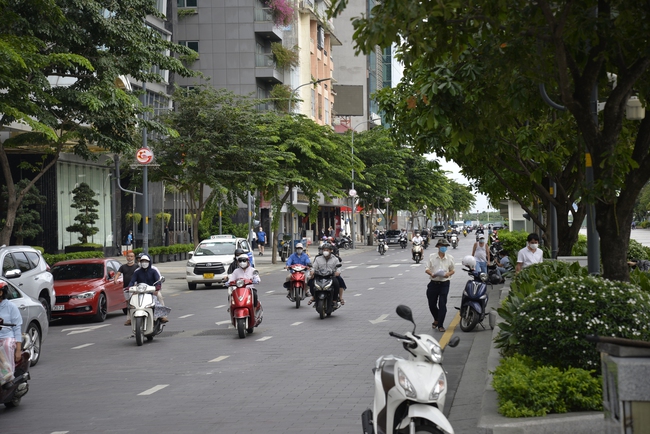 TP.HCM cấm phương tiện lưu thông vào Phố đi bộ Nguyễn Huệ trong 3 đêm - Ảnh 1.