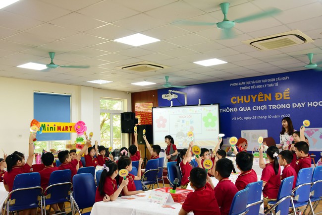 Chuyên đề cấp quận 'Học thông qua chơi' tại trường tiểu học Lý Thái Tổ - Ảnh 7.