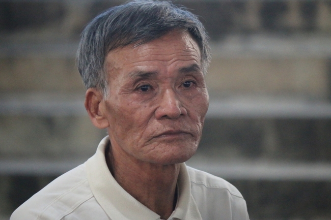 Bị hại của Nguyễn Thái Luyện qua đời, cha đến tòa đòi quyền lợi cho con - Ảnh 1.