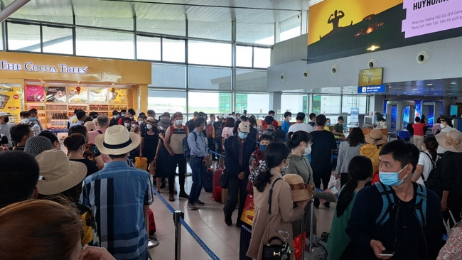 Phú Quốc: Máy bay không đáp được xuống sân bay, chiều chuyến bay bị huỷ vì gió lớn  - Ảnh 2.